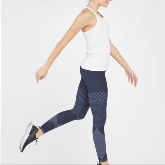 NWT - Spanx Look at Me Now Seemless Moto Leggings - size Small - Picture 3 of 7